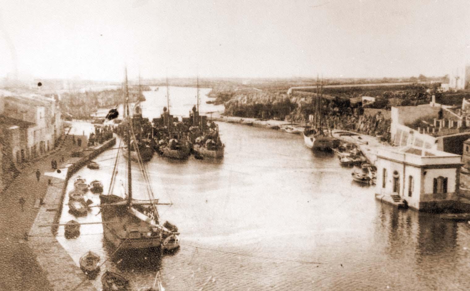 Torpederos franceses en el puerto de Ciutadella en 1910 por el naufragio del ‘Chanzy’